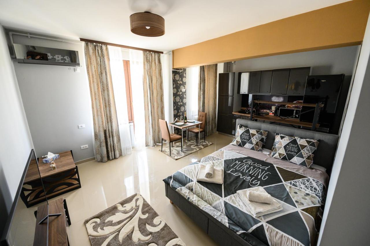 Beachside Studio Mamaia Nord Apartment Navodari Bagian luar foto